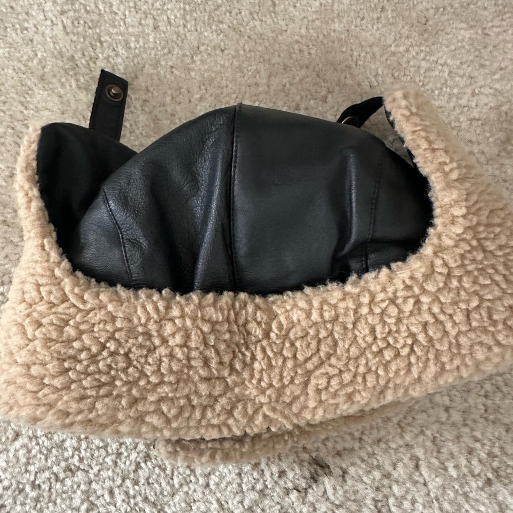 NWOT Wilsons Leather Black Hat with Tan Trim